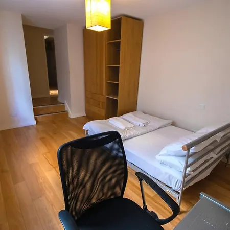 شقة Modern 2 Bedroom Flat In The Heart Of بريستول